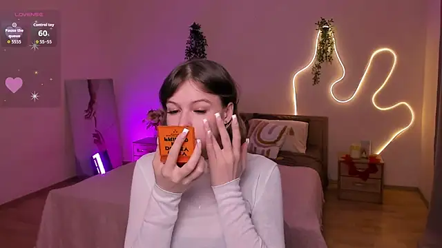Lisa Blossom online show from April 28, 6:07 am