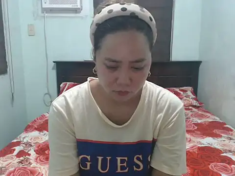 Snapshot of Hello_Kiffy69 chatting on August 2, 10:19 pm Hello Kiffy69 online show from August 2, 10:19 pm