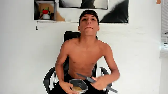 tyler twink boy online show from December 1, 12:54 pm