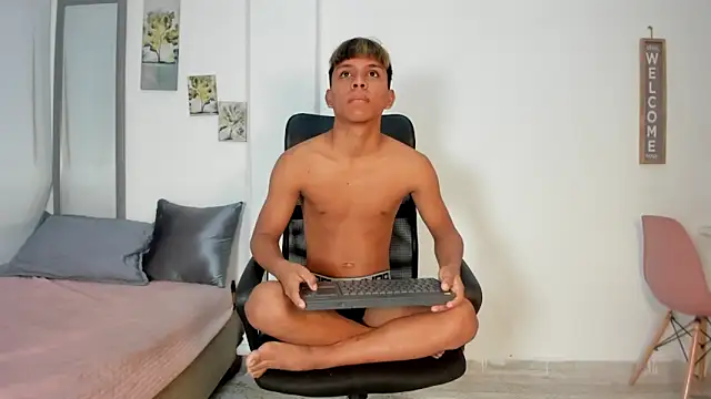 tyler twink boy online show from May 1, 1:16 pm