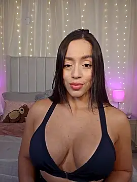 Snapshot of AriadnaTaylor chatting on May 8, 6:35 pm AriadnaTaylor online show from May 8, 6:35 pm