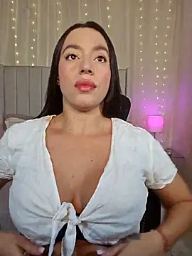 Snapshot of AriadnaTaylor chatting on May 22, 6:24 pm AriadnaTaylor online show from May 22, 6:24 pm