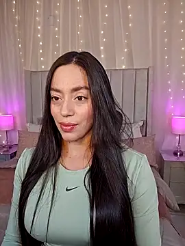 Snapshot of AriadnaTaylor chatting on June 19, 4:33 pm AriadnaTaylor online show from June 19, 4:33 pm