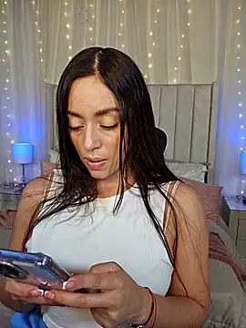 Snapshot of AriadnaTaylor chatting on July 9, 8:57 pm AriadnaTaylor online show from July 9, 8:57 pm