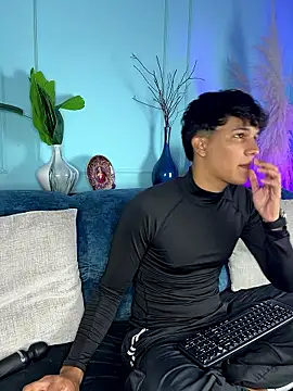 Leo Savage  online show from January 18, 3:10 am