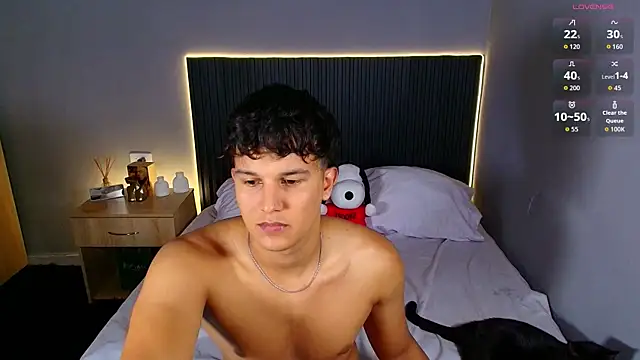 Leo Savage  online show from July 24, 3:15 am