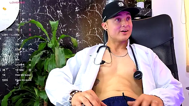 Snapshot of Alexander_ferre chatting on September 25, 2:43 pm Alexander ferre online show from September 25, 2:43 pm