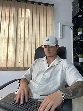 Snapshot of Alexander_ferre chatting on June 25, 1:04 pm Alexander ferre online show from June 25, 1:04 pm