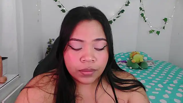 Snapshot of Juicy_elenxx chatting on June 19, 10:57 pm Juicy elenxx online show from June 19, 10:57 pm