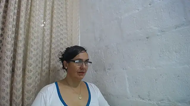 gabbyparker  online show from April 22, 9:44 am