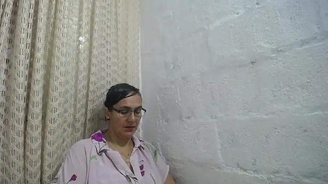 gabbyparker  online show from April 25, 11:24 am