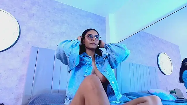 Snapshot of karla-ruiz chatting on October 28, 8:00 pm karla-ruiz online show from October 28, 8:00 pm