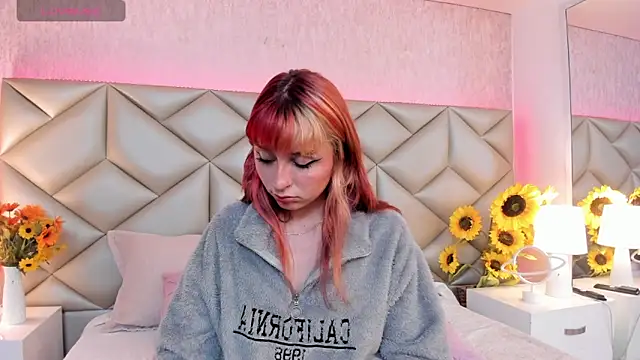 dafnne hall online show from November 25, 4:12 am