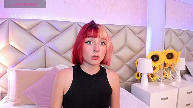 dafnne hall online show from December 20, 4:19 am