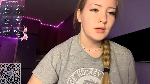 PandaFluff online show from April 24, 6:21 pm