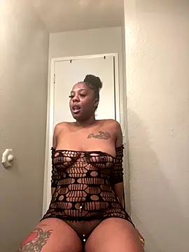 Snapshot of ObsessedWLyla chatting on November 13, 8:57 am ObsessedWLyla online show from November 13, 8:57 am