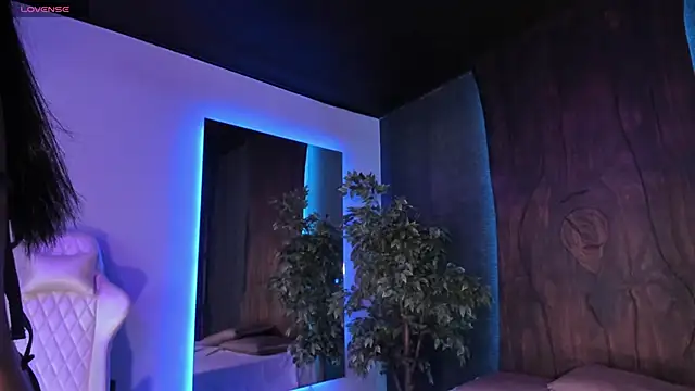 Snapshot of RenataLeclair chatting on December 2, 5:08 pm RenataLeclair online show from December 2, 5:08 pm