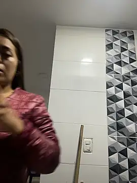 Snapshot of SaraMartinez_1 chatting on February 17, 11:07 am SaraMartinez 1 online show from February 17, 11:07 am