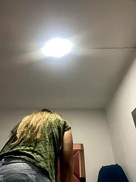 Snapshot of emma_hot2006 chatting on October 3, 3:42 pm emma hot2006 online show from October 3, 3:42 pm