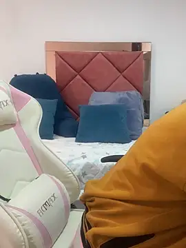 Snapshot of emma_hot2006 chatting on October 12, 4:28 pm emma hot2006 online show from October 12, 4:28 pm