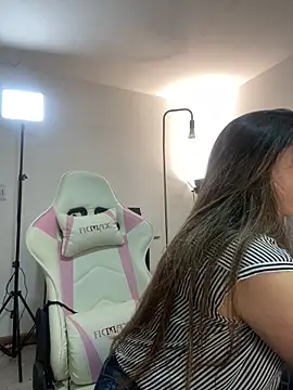 Snapshot of emma_hot2006 chatting on October 19, 4:18 pm emma hot2006 online show from October 19, 4:18 pm