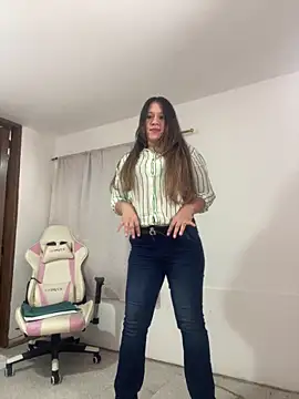 Snapshot of emma_hot2006 chatting on November 14, 5:11 pm emma hot2006 online show from November 14, 5:11 pm