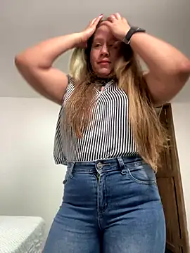 Snapshot of emma_hot2006 chatting on November 19, 6:30 pm emma hot2006 online show from November 19, 6:30 pm