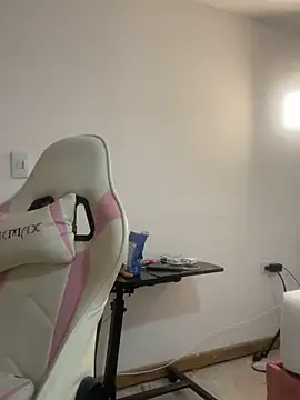 Snapshot of emma_hot2006 chatting on December 14, 4:01 pm emma hot2006 online show from December 14, 4:01 pm