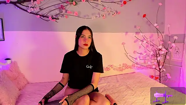 Emmiicute online show from February 12, 8:26 pm