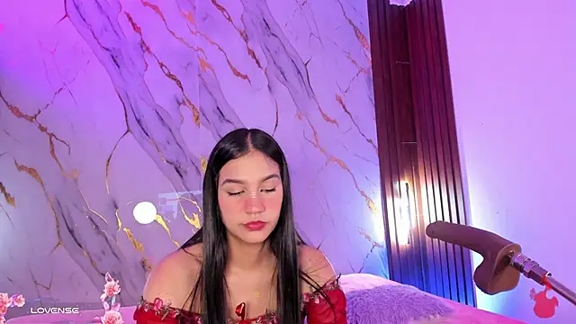 Emmiicute online show from May 1, 8:35 pm