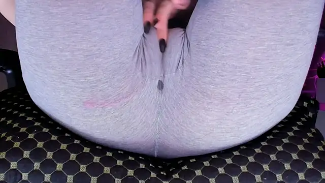 Snapshot of Cameltoe_squirt_inPants chatting on November 7, 1:00 pm Cameltoe squirt inPants online show from November 7, 1:00 pm