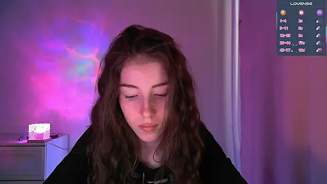 Snapshot of eskatmi chatting on May 19, 2:51 am eskatmi online show from May 19, 2:51 am