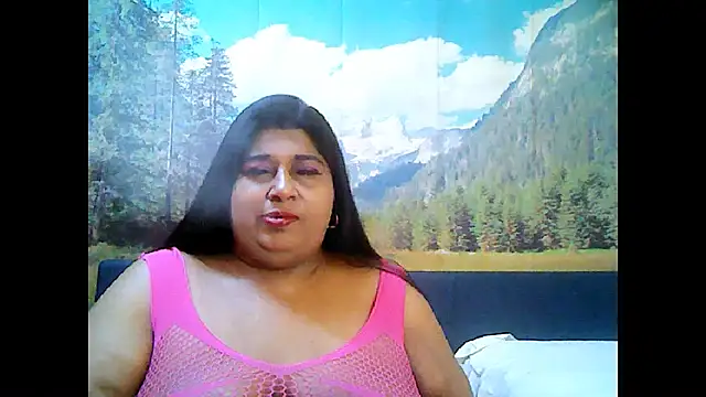 Snapshot of indianhoney694u chatting on October 24, 5:31 pm indianhoney694u online show from October 24, 5:31 pm