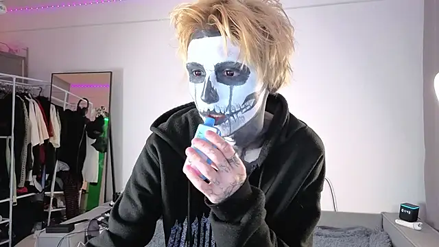 Your avatar online show from October 31, 10:44 pm