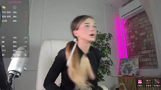 Snapshot of Blessed_Molly chatting on October 6, 7:28 am Blessed Molly online show from October 6, 7:28 am