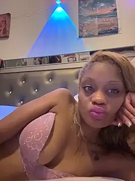 Snapshot of Angelbunnyy chatting on February 5, 5:56 am Angelbunnyy online show from February 5, 5:56 am