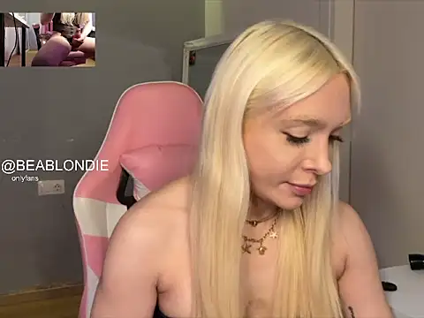 Snapshot of BiaaBlondie chatting on December 16, 3:28 pm BiaaBlondie online show from December 16, 3:28 pm