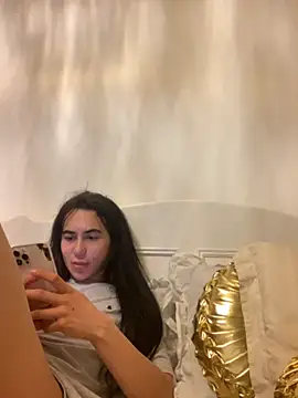 itsyourgirltee online show from April 20, 10:55 pm