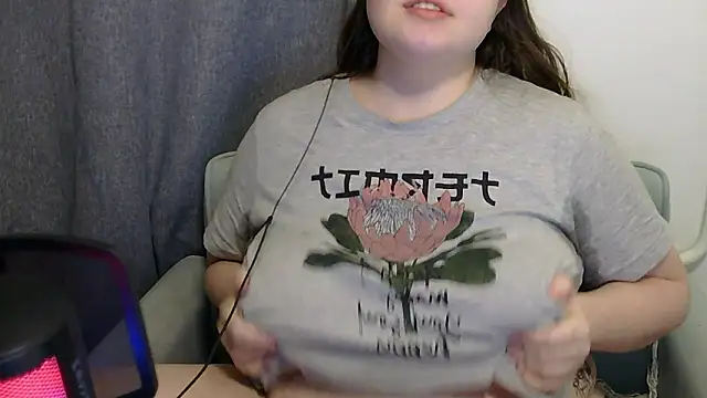 brattyprincessemma online show from February 14, 9:00 pm