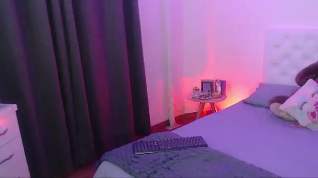 kylie444  online show from November 10, 11:37 pm