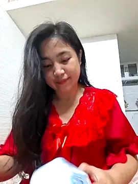 Snapshot of Minn-cute chatting on November 9, 9:18 am Minn-cute online show from November 9, 9:18 am