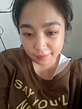 Snapshot of Minn-cute chatting on November 25, 3:17 am Minn-cute online show from November 25, 3:17 am