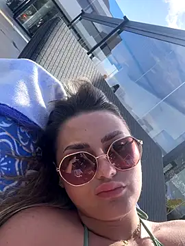 KayaAzur online show from October 3, 8:11 am