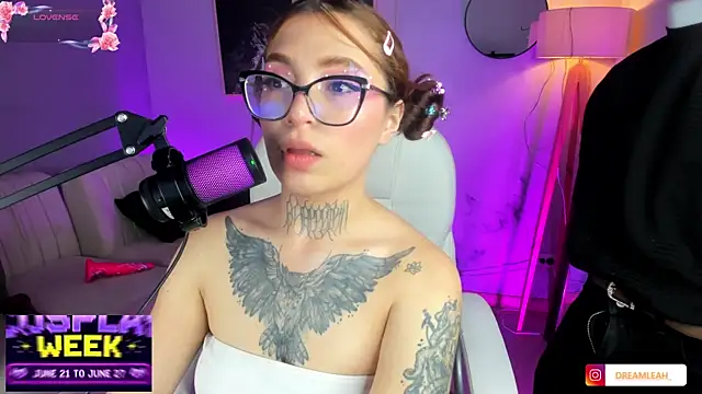 Snapshot of dreamleah_ chatting on June 12, 9:46 pm dreamleah online show from June 12, 9:46 pm