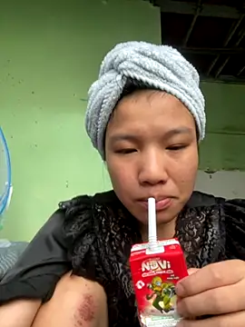 Snapshot of QueenLink chatting on October 5, 1:04 am QueenLink online show from October 5, 1:04 am