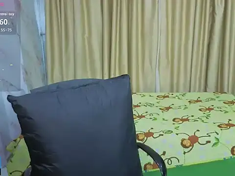 Snapshot of nena_cupcake_ chatting on June 4, 11:05 am nena cupcake online show from June 4, 11:05 am