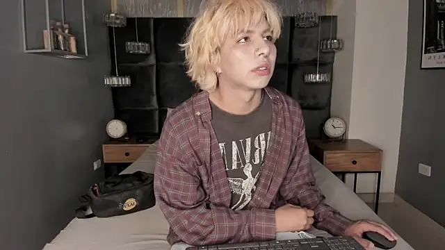 OliIverr22 online show from November 11, 6:30 pm