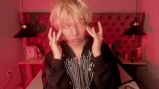 OliIverr22 online show from December 2, 2:56 pm