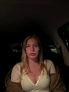 Snapshot of Chloemillerrxx chatting on September 29, 6:13 pm Chloemillerrxx online show from September 29, 6:13 pm