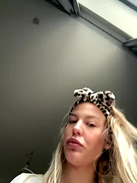 Chloemillerrxx online show from October 10, 1:21 pm